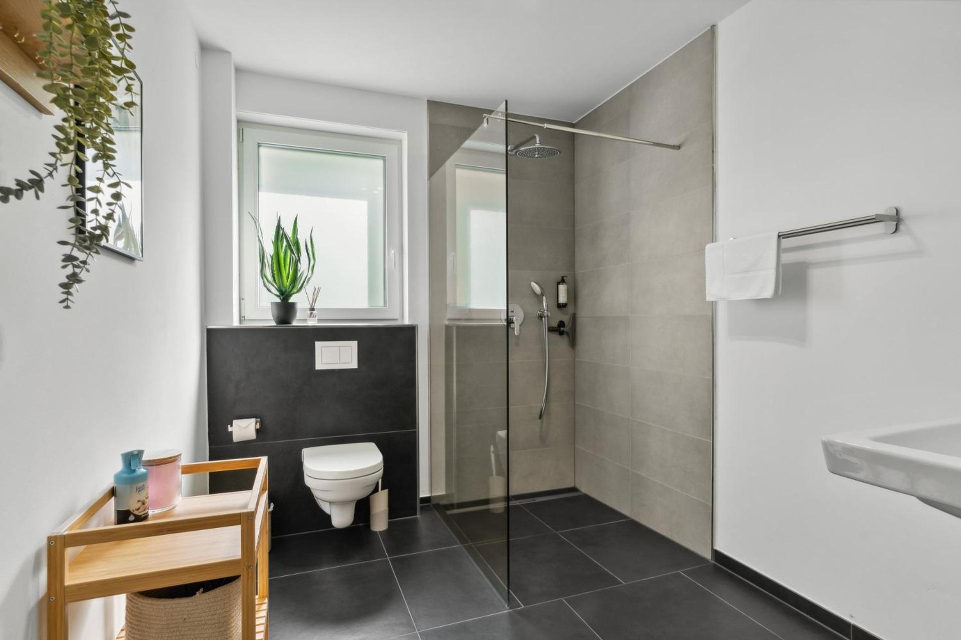 Zwei Apartments Fuer Bis Zu 8 Personen Zentral, Modern, Mit Terrasse & Balkon Bielefeld Exterior photo