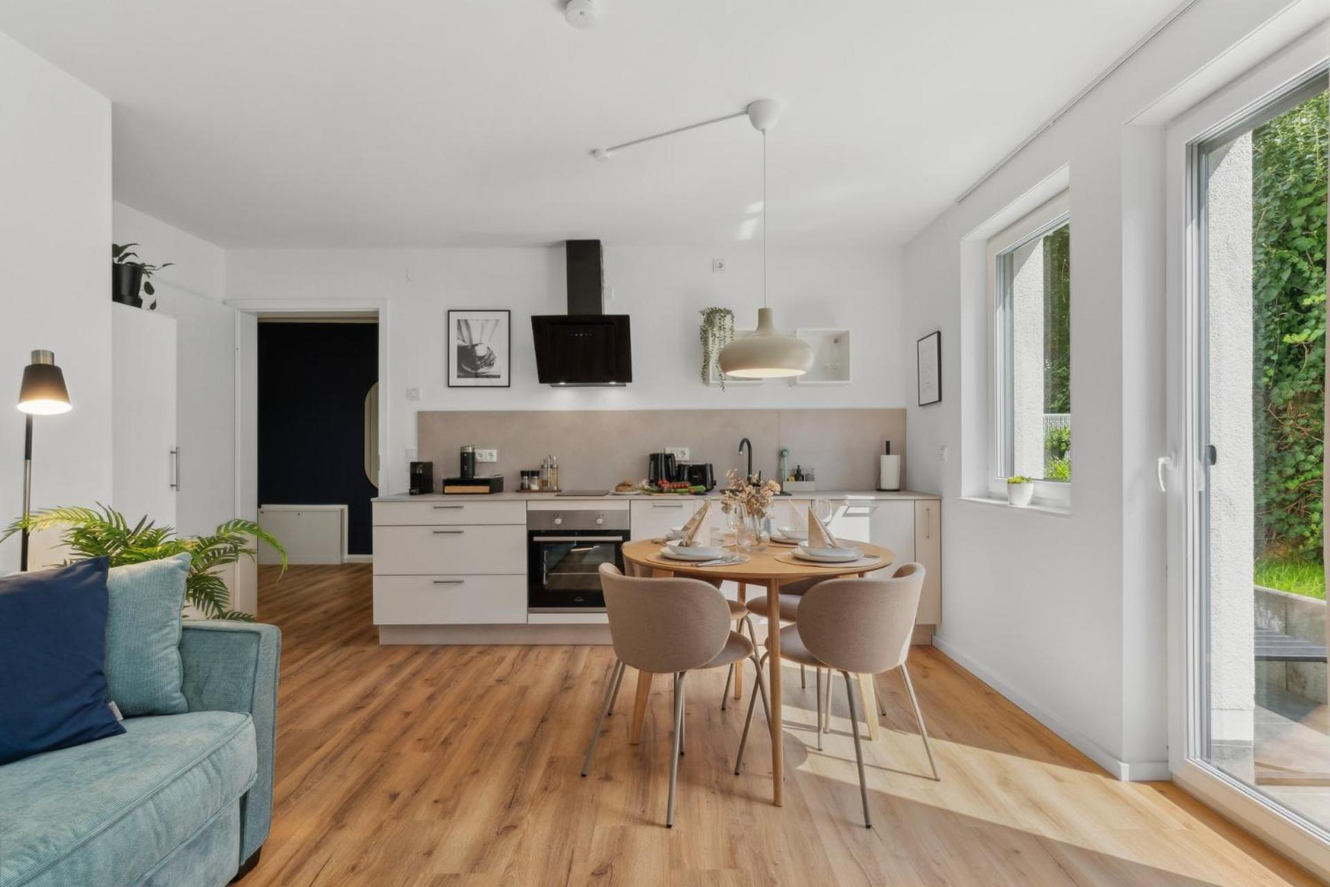 Zwei Apartments Fuer Bis Zu 8 Personen Zentral, Modern, Mit Terrasse & Balkon Bielefeld Exterior photo